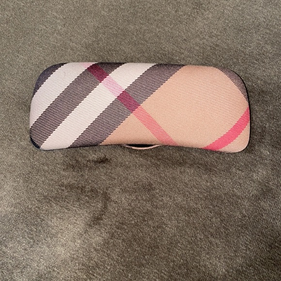 Burberry Sunglasses Checked Case ❤️ - Picture 3 of 5